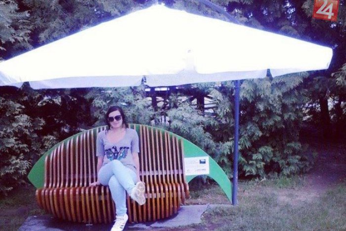 Ilustračný obrázok k článku Rarita v meste. Centrum oživí lavička, ktorá upúta pozornosť: Bude rozprávať!