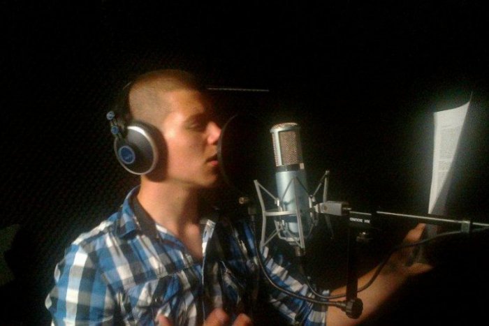 Ilustračný obrázok k článku Mladá hviezda z Rožňavy: Rapper Christián Hedmeg nahral album