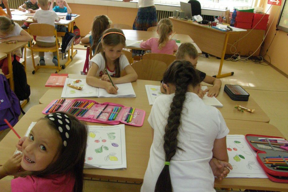 Ilustračný obrázok k článku Máte doma pomôcky, ktoré už vaše dieťa nevyužije? Pomôžte školákom zo sociálne slabších rodín