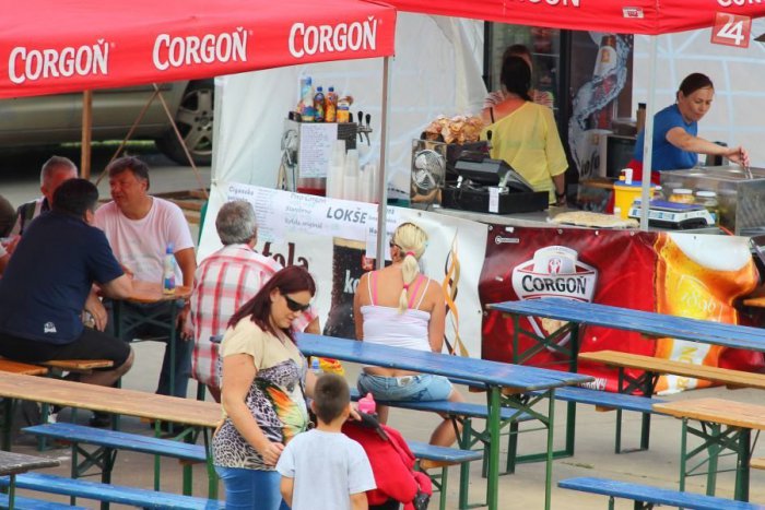 Ilustračný obrázok k článku Sídlisko Diely sa zabávalo: V amfiteátri tieklo pivo potokom