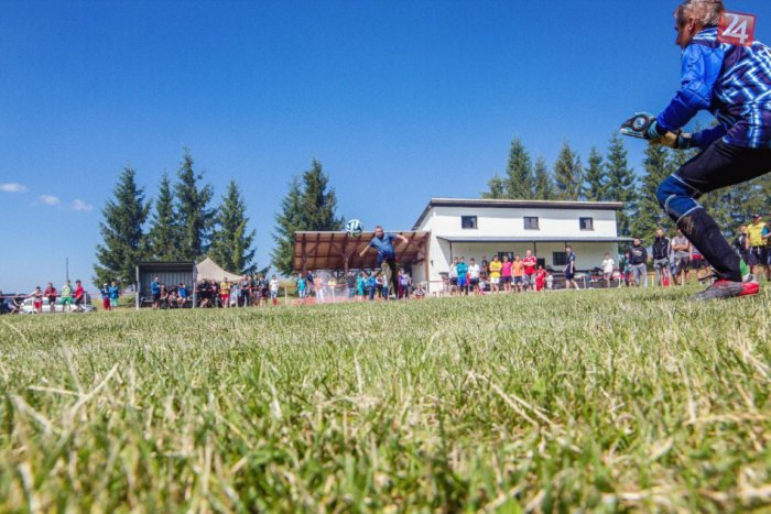 Ilustračný obrázok k článku Parádne FOTO z Nevoľného: Takto sa na dedine kopú jedenástky!