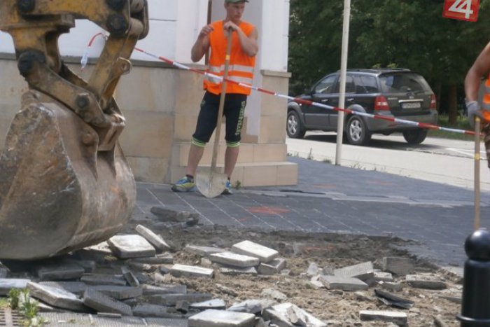 Ilustračný obrázok k článku Ťažká technika v centre mesta: Takto teraz vyzerá Moyzesova ulica, čo na to Prievidžania?