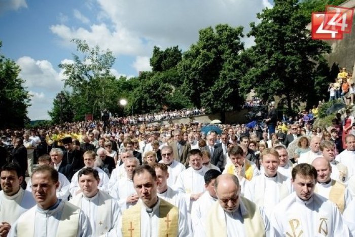 Ilustračný obrázok k článku Pútnici z celého Slovenska mieria do Topoľčianok: Začína známa Škapuliarska púť
