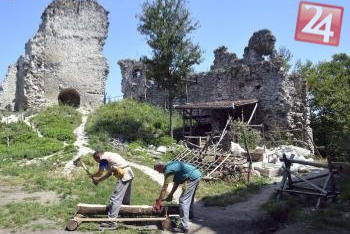 Ilustračný obrázok k článku Záchrana Vinianského hradu pokračuje: Na rad prichádza zastrešenie paláca!