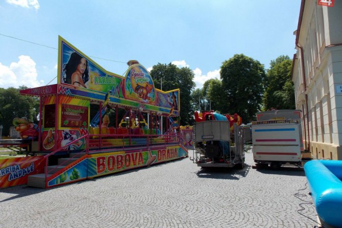 Ilustračný obrázok k článku Prípravy na trhy sú v plnom prúde: Takto sa zmenilo námestie, prvé FOTO z miesta!