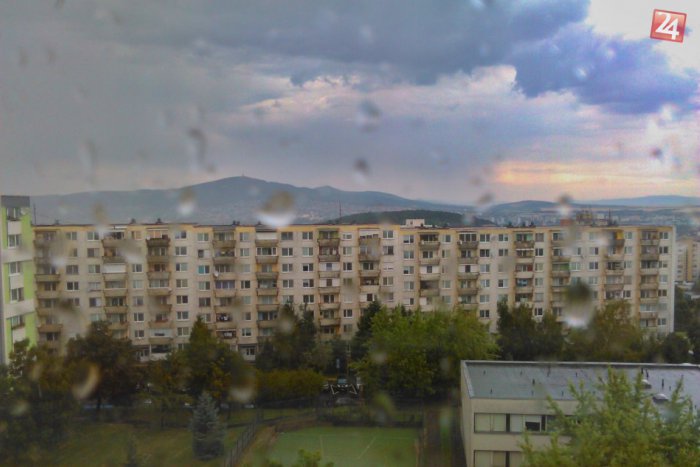 Ilustračný obrázok k článku V Nitre opäť hrozia búrky s krúpami: Meteorológovia vydali výstrahu