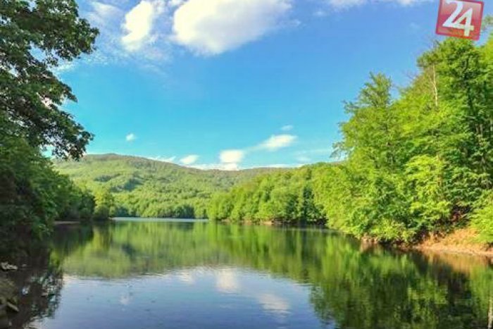 Ilustračný obrázok k článku Vyrazte za turistikou Zemplína: Sninský kameň láka výhľadom, Morské oko prírodou