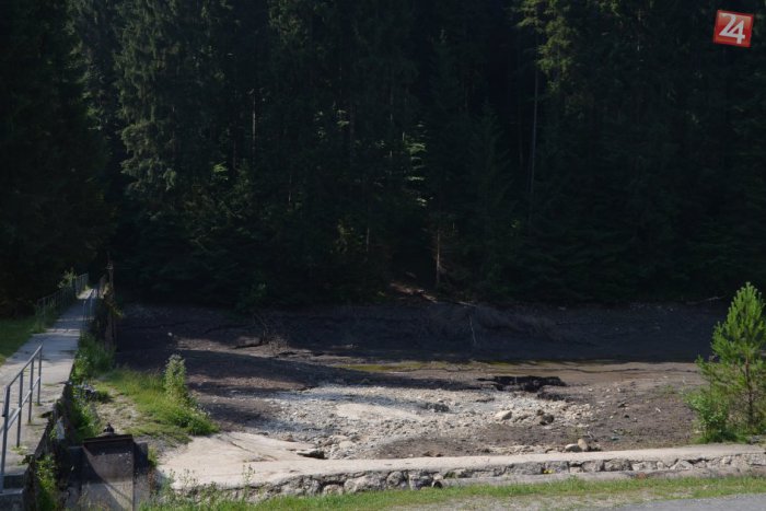 Ilustračný obrázok k článku Čutkovská nádrž je suchá, ide sa čistiť: Ryby skončili vo Váhu a Revúcej