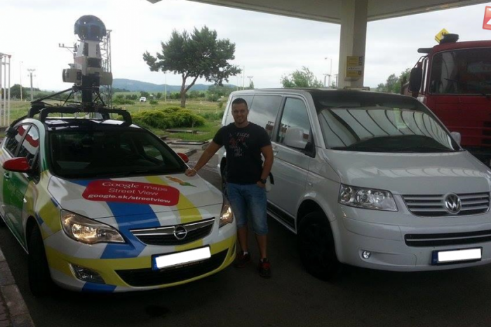 Ilustračný obrázok k článku Zastávka na benzínke: Aj Google autá sú len autá... :)