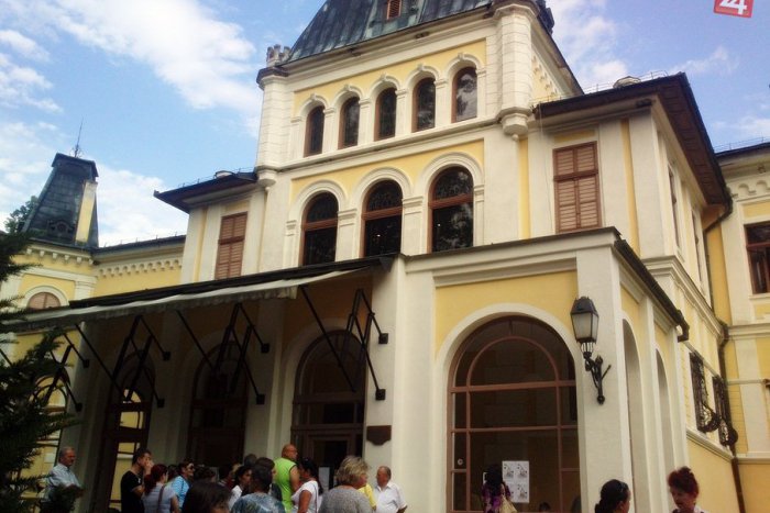 Ilustračný obrázok k článku Unikátne zábery: V kaštieli vystavili vzácne šperky Andrássyovcov