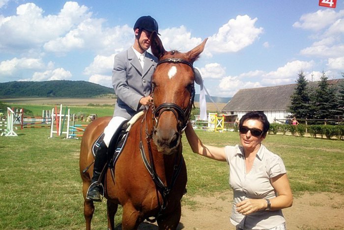 Ilustračný obrázok k článku Jazdecké preteky v Brzotíne: Aj kone si skákanie môžu užívať