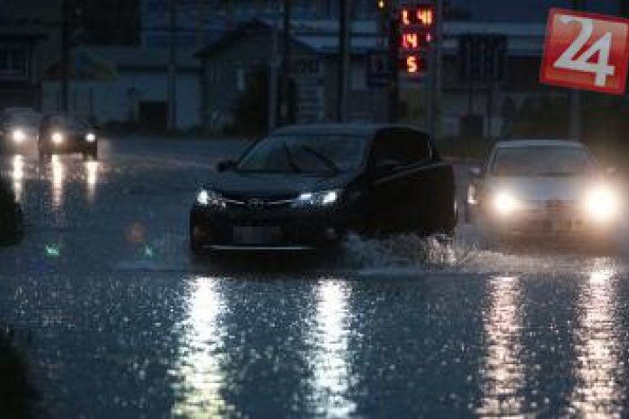 Ilustračný obrázok k článku Počasie narobilo v Bystrici nemalé problémy: Voda sa valila po cestách, zaplavovalo pivnice