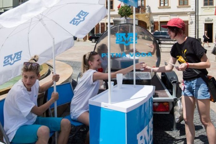 Ilustračný obrázok k článku Horúčavy v hlavnom meste: Bratislavčanov osvieži cisterna s pitnou vodou, no nielen to...