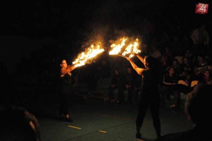 Ilustračný obrázok k článku Tip na podujatie: Popová hudba a ohňová šou, spolu na jednej terase