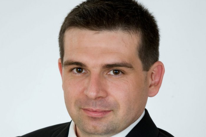 Ilustračný obrázok k článku Nový kandidát na primátora Brezna: Do boja vyráža mestský poslanec Tomáš Abel