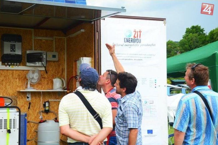 Ilustračný obrázok k článku Ako ušetriť na energiách v domácnosti? Energetickí špecialisti budú radiť priamo na ulici