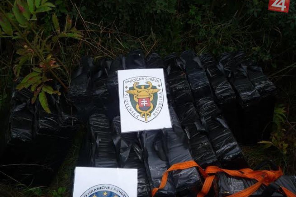 Ilustračný obrázok k článku Colníci chytili v lese Ukrajincov: Batohy mali napakované cigaretami!
