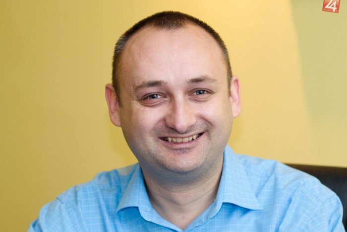 Ilustračný obrázok k článku Ďalšie premiešanie predvolebných kariet v Prievidzi: Do boja vyráža dlhoročný poslanec!