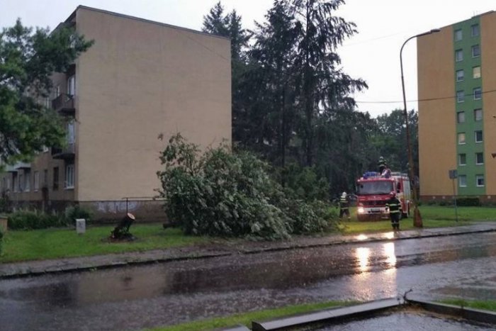 Ilustračný obrázok k článku Návratom k silnej búrke: Na týchto miestach zasahovali hasiči