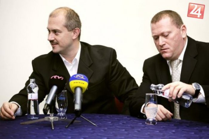 Ilustračný obrázok k článku Kotlebov hovorca sa pustil do Maňku: Geniálny európsky ekonóm, boľševické vyjadrenia!