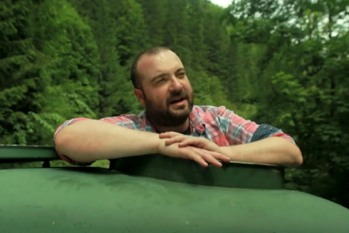 Ilustračný obrázok k článku Tásler a spol. nakrúcali v dedinke pri Bystrici: Salaš plný oviec aj stopárka hore bez!