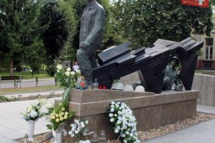 Ilustračný obrázok k článku Handlovčania si pripomenú banícke nešťastia: Zvony na Deň bielych ruží sa opäť rozozvučia