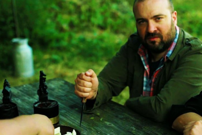 Ilustračný obrázok k článku V prešovskej ZŠ drali lavice známe mená: Študovali na nej aj Táslerovci i nádherná herečka