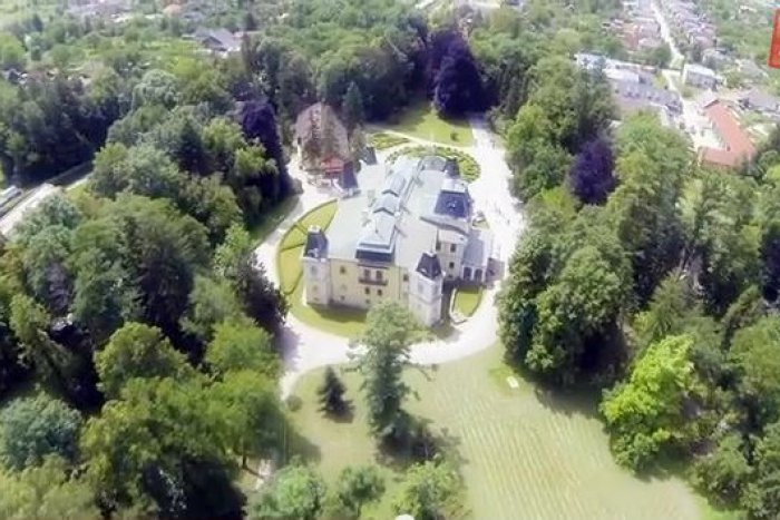 Ilustračný obrázok k článku Letecké zábery, ktoré vás chytia za srdce: Pozrite si park v Betliari z vtáčej perspektívy