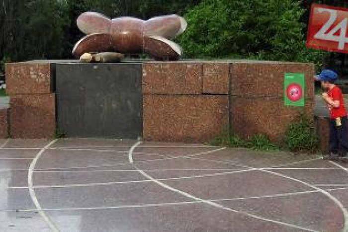 Ilustračný obrázok k článku Najskôr socha Lenina, potom špekáčik: A teraz? Na námestí budeme pozerať na chrastu