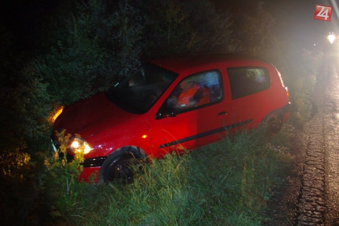 Ilustračný obrázok k článku Bláznivá jazda pri Trnave: Vodička Renaultu musela strhnúť volant, skončila mimo cesty!