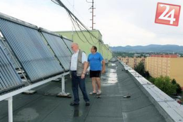 Ilustračný obrázok k článku So slnečnými kolektormi na streche boli ako prví v Prievidzi: TOĽKOTO teraz šetria ročne!