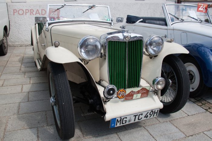 Ilustračný obrázok k článku Na našich cestách uvidíme nádherné retro kúsky: Toto bude skutočná jazda elegancie!