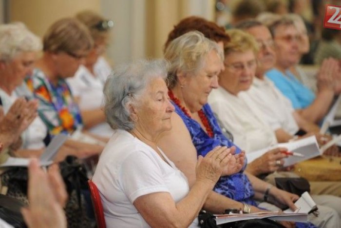 Ilustračný obrázok k článku Seniori, tešte sa! V mesiaci úcty k starším sú pre vás pripravené aktivity, výstava i parádny koncert