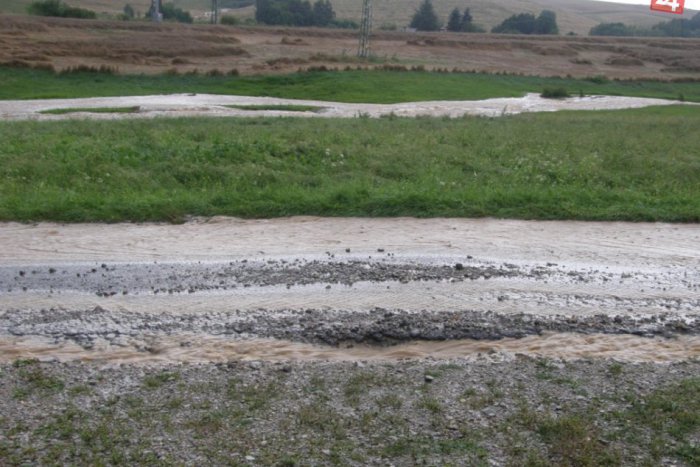 Ilustračný obrázok k článku Hustý lejak takto odstrihol záhradkárov od mesta: Naskytol sa im ale nevídaný obraz!