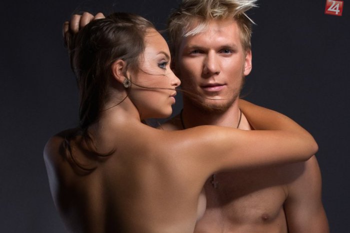 Ilustračný obrázok k článku Pozrite si sexy zábery Adama Žampu s priateľkou: Fotili sa hore bez!