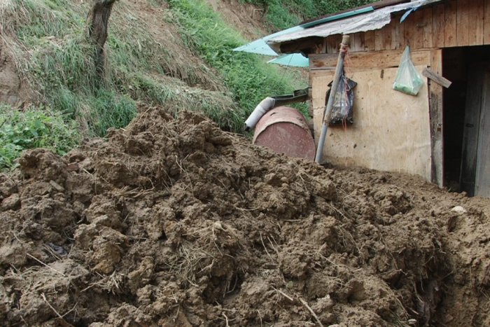 Ilustračný obrázok k článku Zosuv v Levoči OBRAZOM: Keď sa začal posúvať svah, ľudia vyskakovali cez okná!