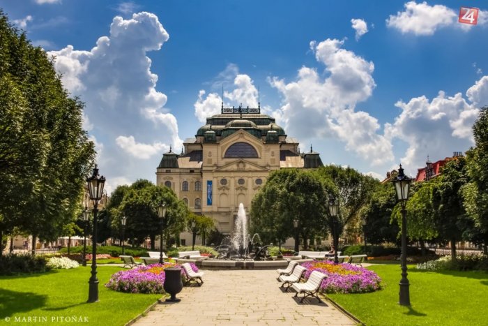 Ilustračný obrázok k článku Košické Štátne divadlo oslávilo 115 rokov: Gratulantov previedli tajnými chodbami