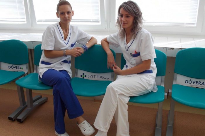 Ilustračný obrázok k článku Novinka v nemocnici: Na staré lavičky zabudnite, aha ako to na chodbách teraz vyzerá!