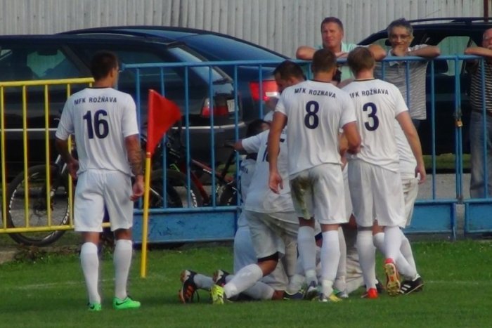 Ilustračný obrázok k článku VIDEOZOSTRIH: Futbalisti Rožňavy po polčase ako vymenení. Takmer prehratý zápas otočili vo svoj prospech