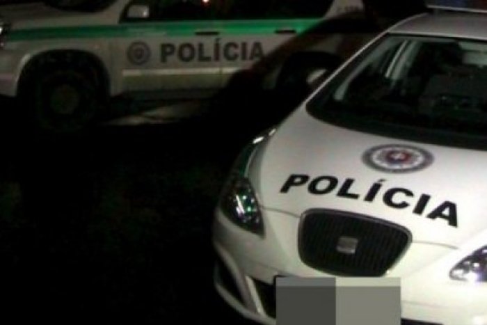 Ilustračný obrázok k článku Nočnú hádku v osade zavŕšil zraňujúci atak: František na ženu zaútočil s lopatou!