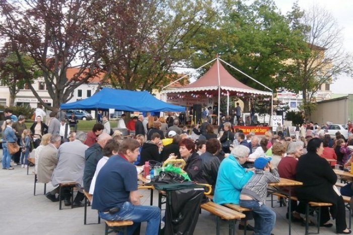 Ilustračný obrázok k článku Prievidza ožije hodami. Vieme, čo všetko vás počas nich čaká