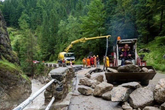 Ilustračný obrázok k článku Turisti sú odrezaní od časti Vrátnej doliny: Zabezpečovacie práce pokračujú
