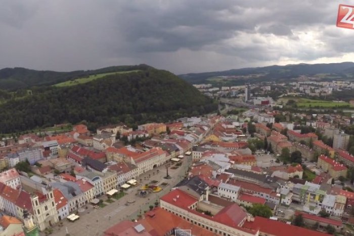 Ilustračný obrázok k článku Letecké zábery, ktoré si určite zaslúžia LIKE: Takto ste bystrické námestie ešte nevideli!