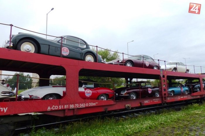 Ilustračný obrázok k článku FOTO: Do Popradu dorazil vzácny náklad. Vlak k nám prepravil pozoruhodné autá