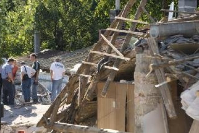 Ilustračný obrázok k článku Vo Viničnom neznámy páchateľ „odpálil" rodinný dom