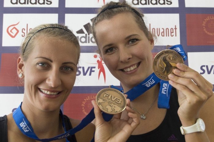 Ilustračný obrázok k článku Popradčania, tešte sa: Na konci prázdnin uvidíte špičkový ženský plážový volejbal