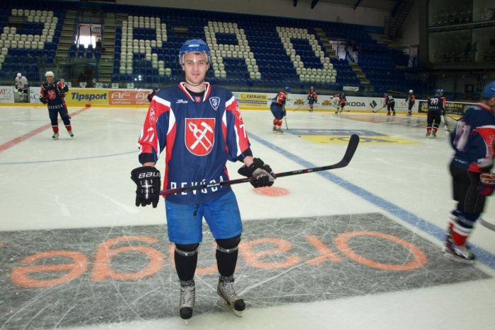 Ilustračný obrázok k článku Revúca má ďalšieho majstra sveta: Hokejbalista Dávid Tomečko si nesie domov zlato!