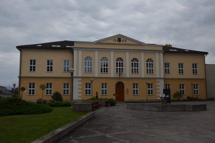 Ilustračný obrázok k článku REBRÍČEK VYSOKÝCH ŠKÔL: Koľko percent absolventov ružomberskej KU končí na úrade práce?