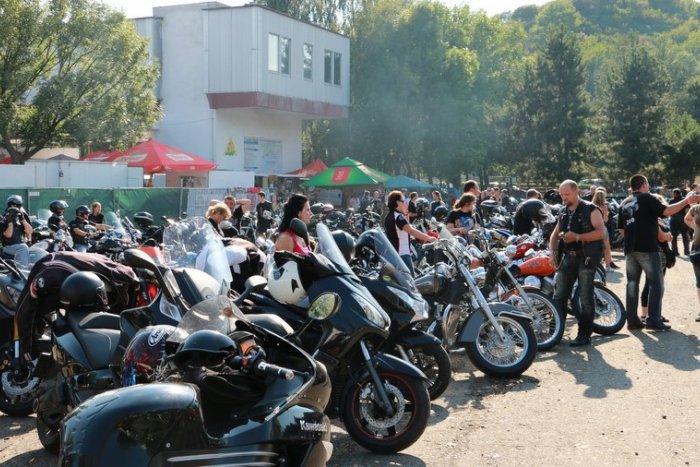 Ilustračný obrázok k článku Šíravu ovládli nablýskané mašiny: Pozrite si prvé zábery z najväčšieho motozrazu!