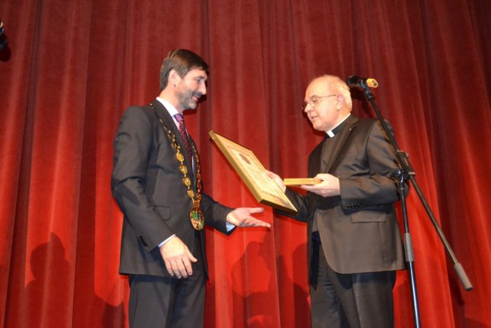 Ilustračný obrázok k článku Župa ocení vzácnych ľudí. Nominovať môžete aj Vy!